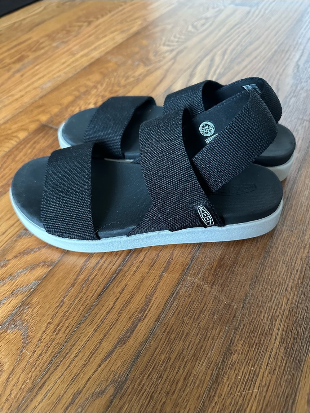Like-New KEEN Strappy Black Sandals - Women’s 7 (US) - Picture 10 of 10